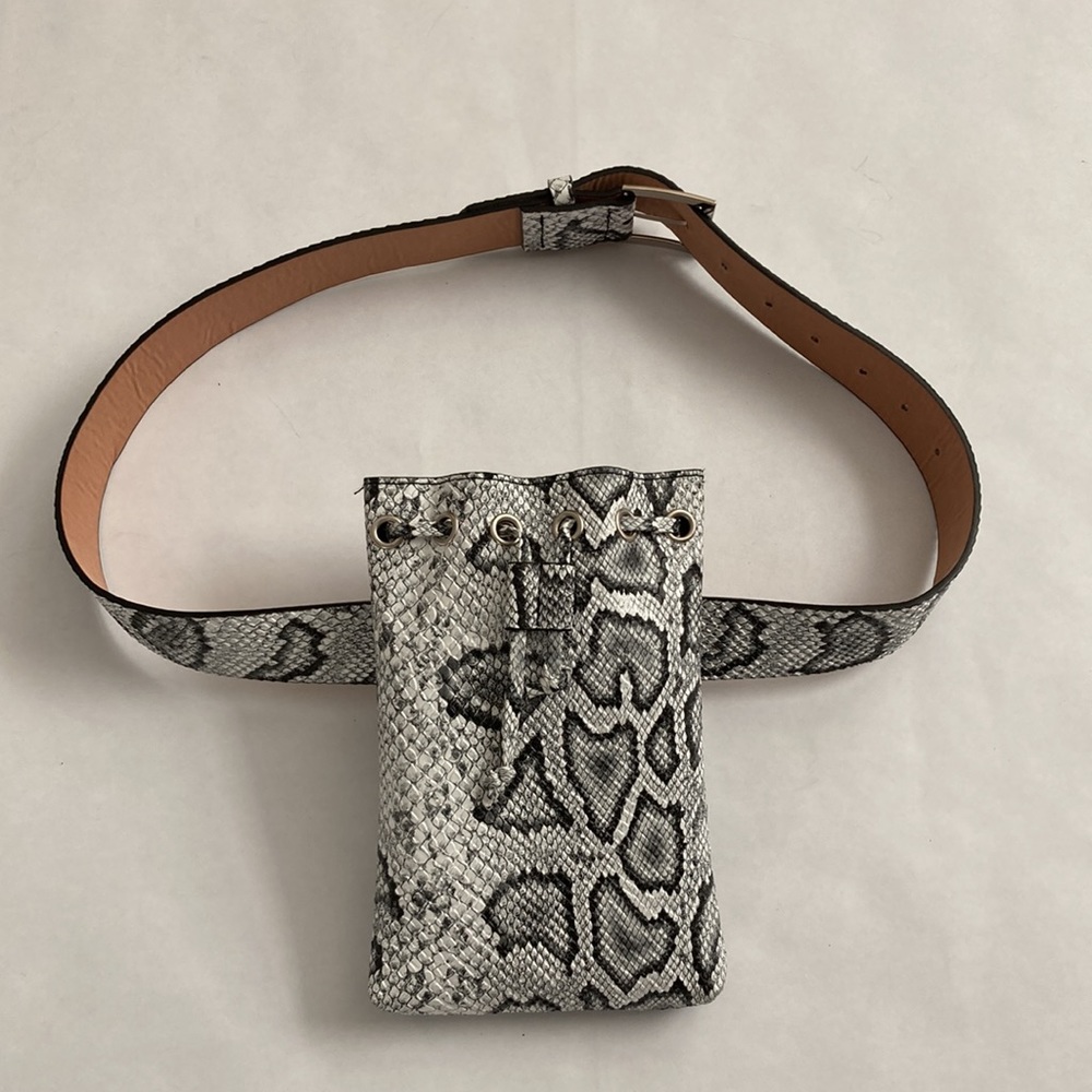 NWOT Snakeskin print belt bag